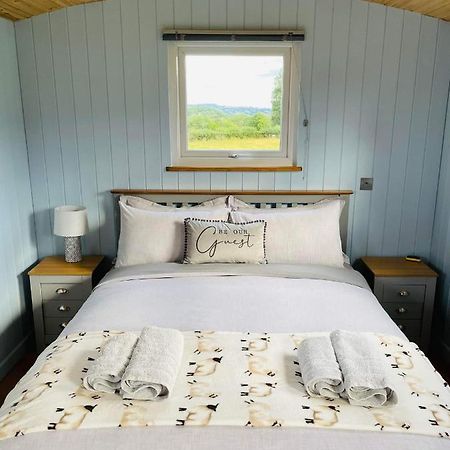 Bespoke Luxury Huts With Hot Tubs. Located In The Black Mountains. Llanveynoe المظهر الخارجي الصورة