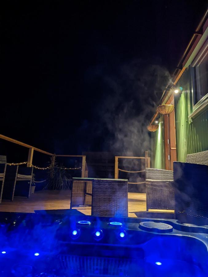 Bespoke Luxury Huts With Hot Tubs. Located In The Black Mountains. Llanveynoe المظهر الخارجي الصورة