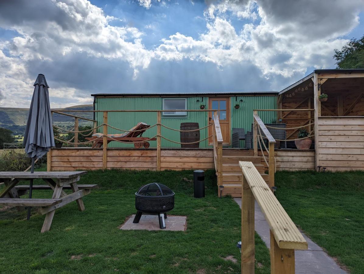 Bespoke Luxury Huts With Hot Tubs. Located In The Black Mountains. Llanveynoe المظهر الخارجي الصورة