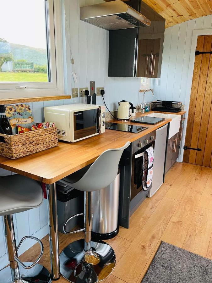 Bespoke Luxury Huts With Hot Tubs. Located In The Black Mountains. Llanveynoe المظهر الخارجي الصورة