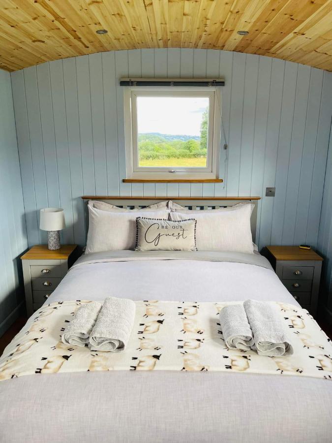 Bespoke Luxury Huts With Hot Tubs. Located In The Black Mountains. Llanveynoe المظهر الخارجي الصورة