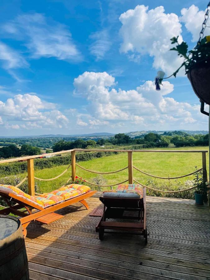 Bespoke Luxury Huts With Hot Tubs. Located In The Black Mountains. Llanveynoe المظهر الخارجي الصورة