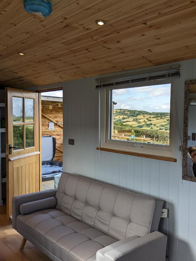 Bespoke Luxury Huts With Hot Tubs. Located In The Black Mountains. Llanveynoe المظهر الخارجي الصورة